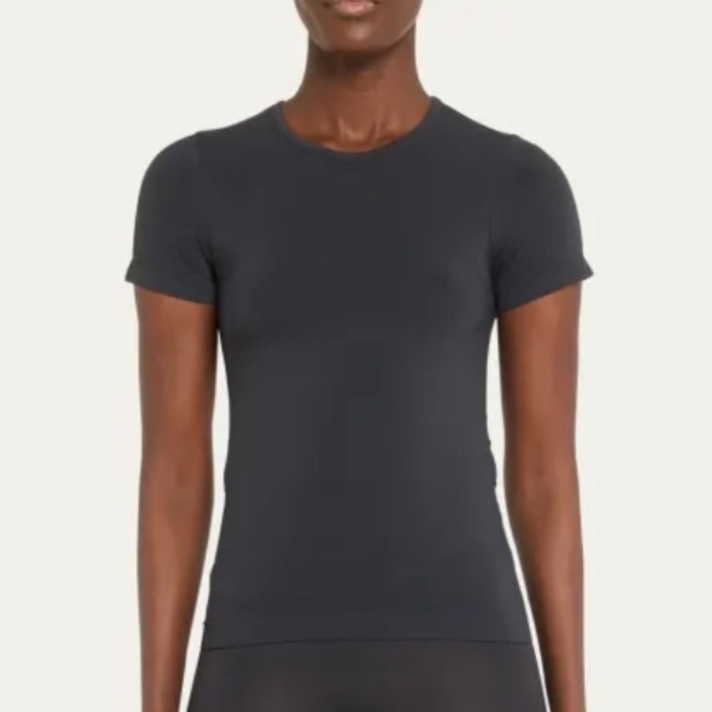SKIMS soft smoothing seamless t shirt - size S